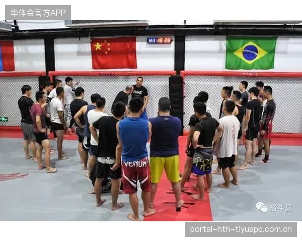 突破极限:UFC选手攻防节奏专项训练揭秘